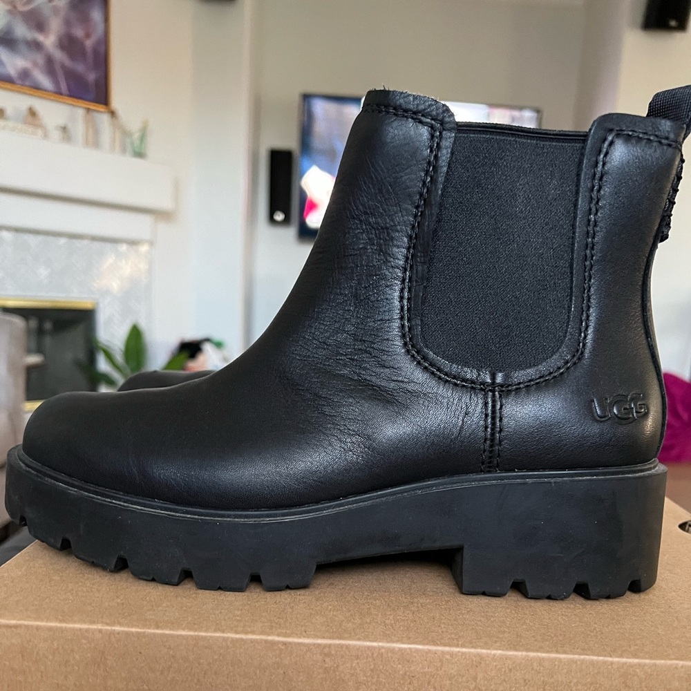 ‘Ugg’ Markstrum black women boot in size 7.5. Used a couple times/good condition